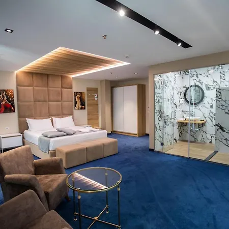 Nuevo Deluxe Hotel