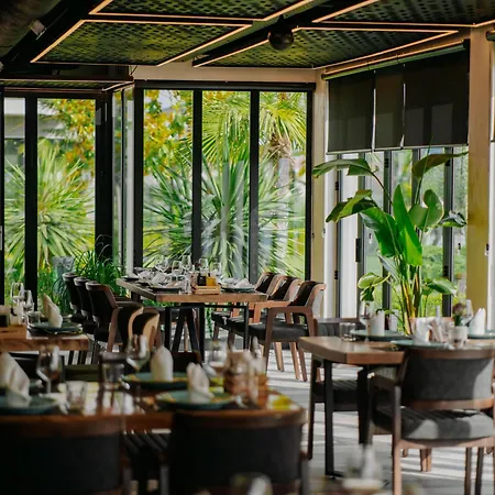 Nuevo Deluxe Hotel 4*