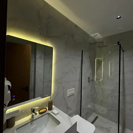 Nuevo Deluxe 4* Shëngjin