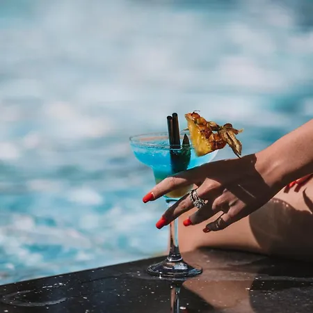 Nuevo Deluxe 4* Shëngjin