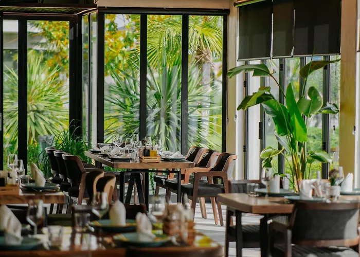 Nuevo Deluxe Hotel 4*